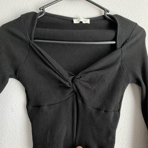 attirance black top🖤 - Picture 3 of 4